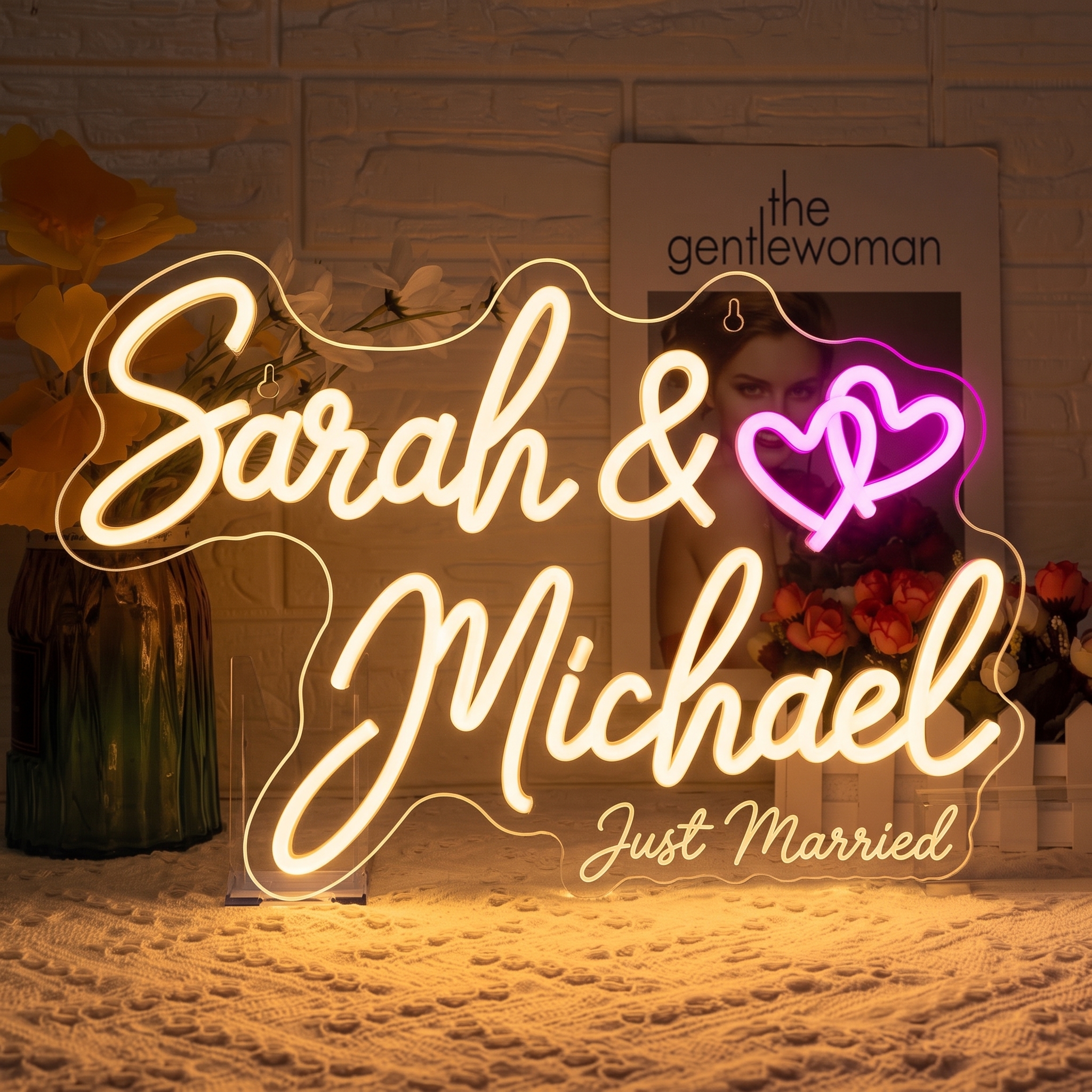 Frase personalizada em neon LED num espaço de casamento